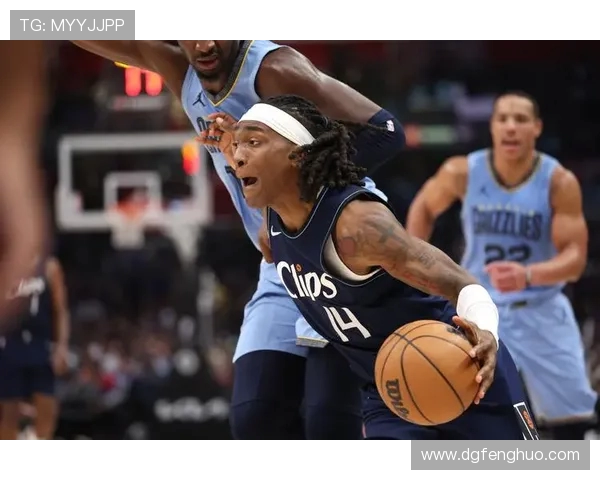 巴尔赞与多姆扎莱的激烈对决揭示足球战术新思路与球队实力较量