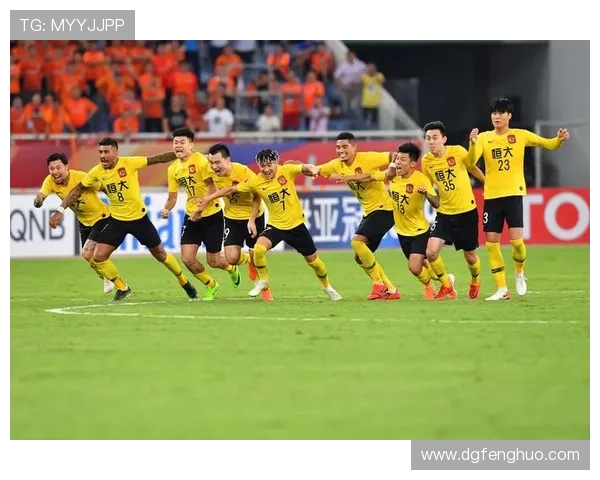 广州恒大迎战水原蓝，争夺亚冠小组赛关键胜利之战