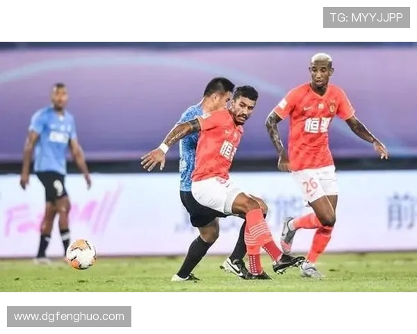 恒大与鲁能激战正酣最新比分实时更新与赛况分析