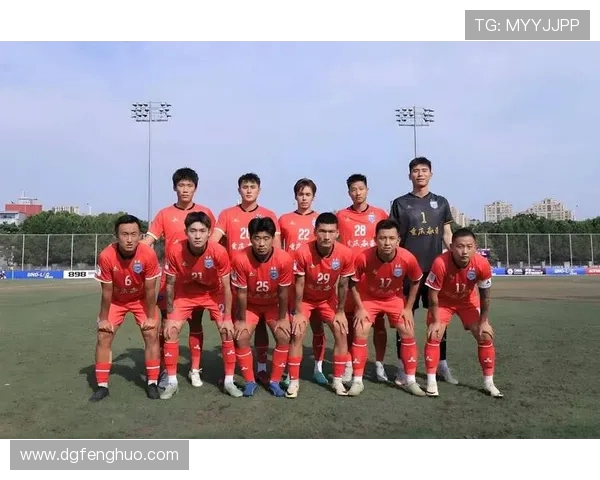 重庆足球队配合引发热议球迷对战术与默契的看法碰撞 重庆足球队配合引发热议球迷对战术与默契的看法碰撞